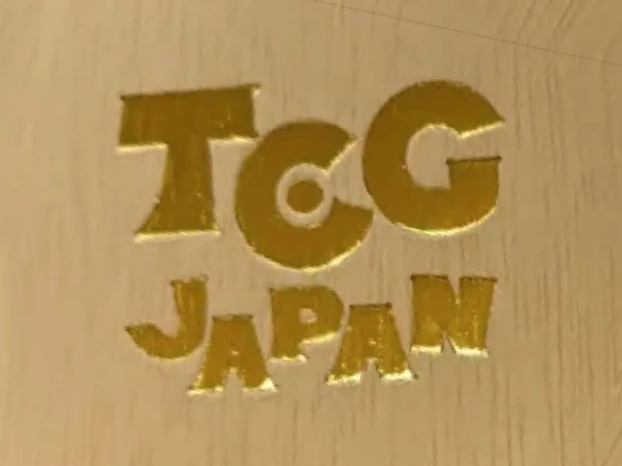 Goldgeprägtes Logo